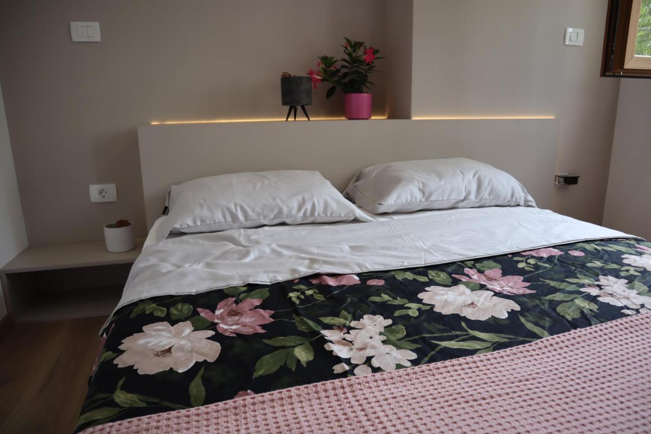 Boutique Rooms By Petric Winery Dobravlje Exteriör bild