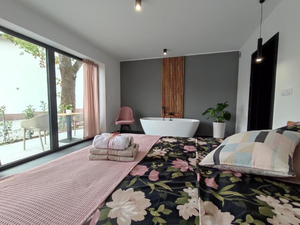 Boutique Rooms By Petric Winery Dobravlje Exteriör bild