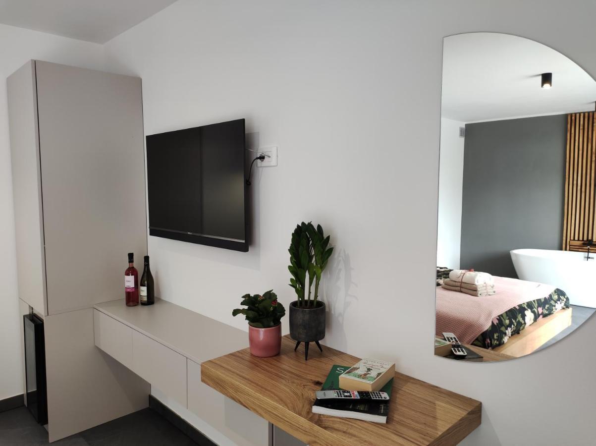 Boutique Rooms By Petric Winery Dobravlje Exteriör bild