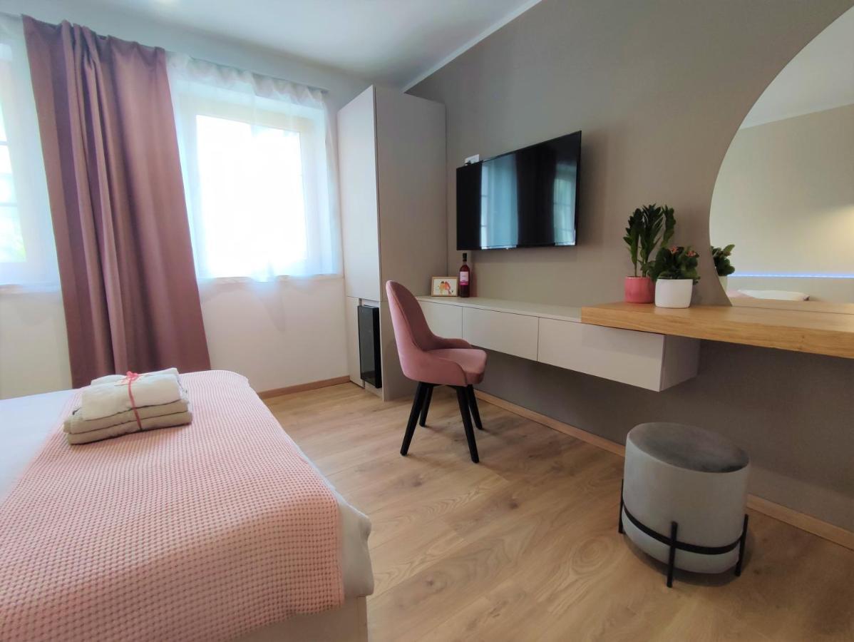 Boutique Rooms By Petric Winery Dobravlje Exteriör bild