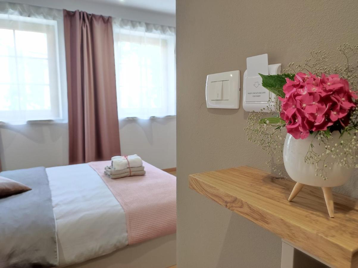 Boutique Rooms By Petric Winery Dobravlje Exteriör bild