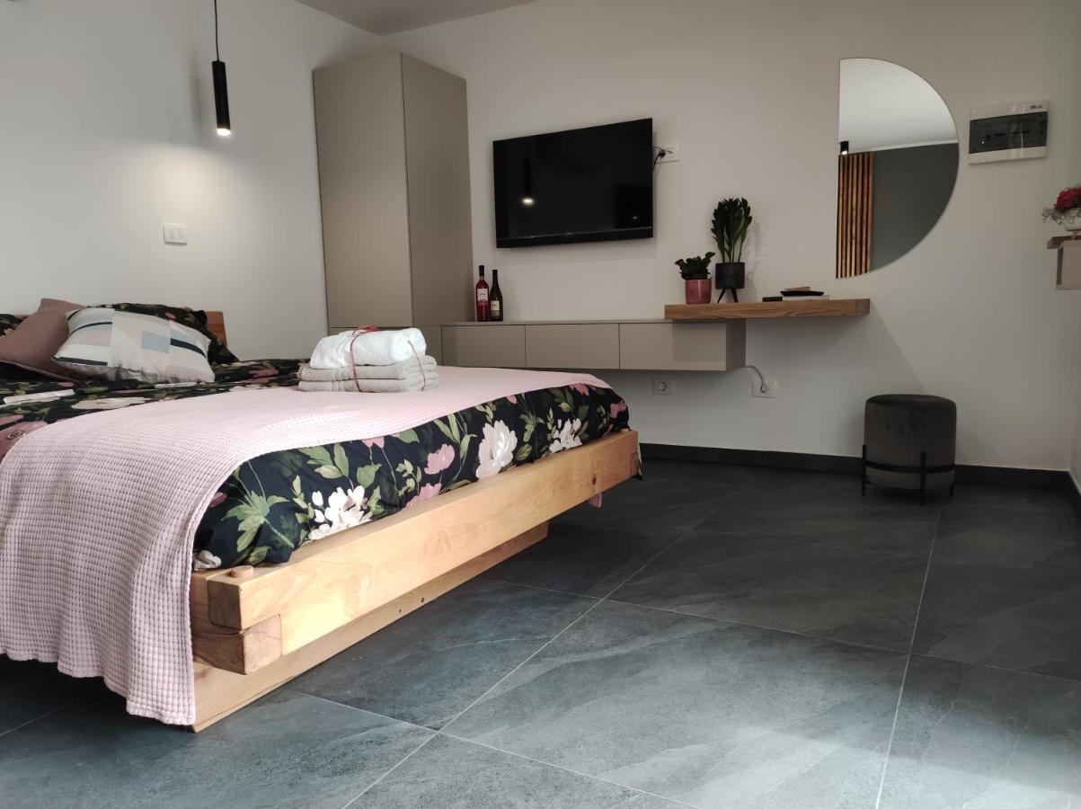 Boutique Rooms By Petric Winery Dobravlje Exteriör bild