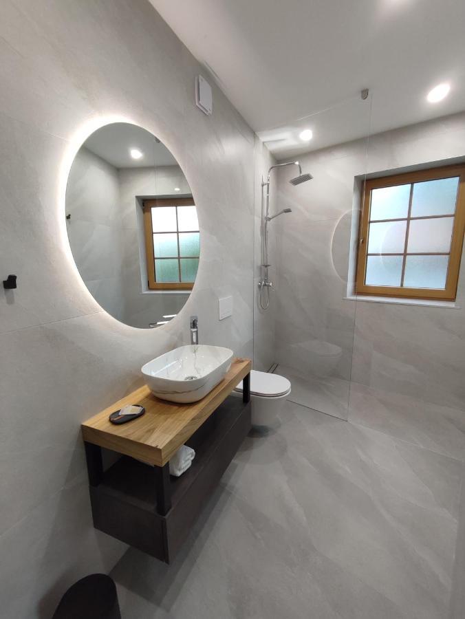 Boutique Rooms By Petric Winery Dobravlje Exteriör bild